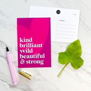 gentil, brillant, sauvage, beau &fort / carte postale / cartes postales / art de carte postale / cadeau de carte postale / impression / cœur rose / note d’amour / courrier d’amour