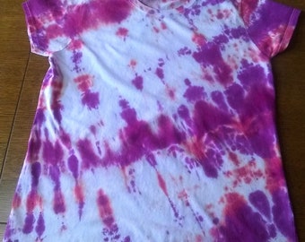 Tie Dye Women's Large T-Shirt in Red/Purple