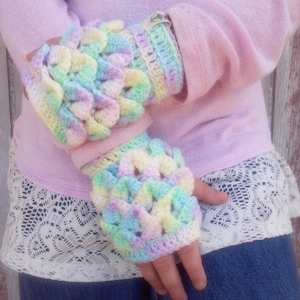 Crochet Pattern | Bubblegum Dragon Kids Fingerless Gloves | Fingerless Gloves | Gloves | Dragon Scale Gloves | Dragon Scales Gloves | PDF