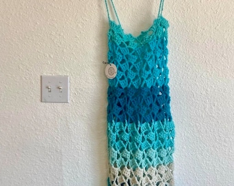 Vestido playero de crochet en tonos azules
