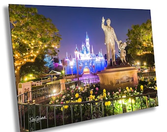 Impresión de Disneyland: Estatua de Walt y Mickey con castillo