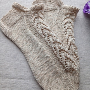 Handmade Wool Ankle Socks: Women&#39;s Knit Winter Socks - Ecru