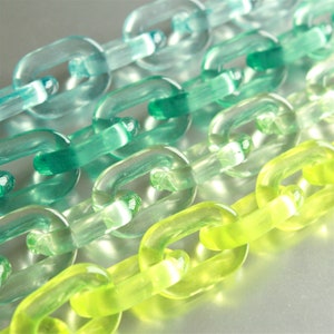 40個 最高品質のクリアネオンイエローグリーンオーバルアクリルチェーンリンク、プラスチックチェーンリンク、オープンリンク、サイズ31mmx19mm