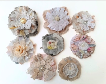 Flores de tela y encaje hechas a mano, adornos estilo shabby chic, flores textiles, apliques, decoración de bodas, accesorios y recuerdos.