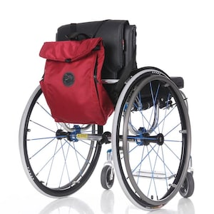 Sac à dos gris pour fauteuil roulant adapté sac sécurisé deux en un accessoire handicapé accès facile handicap mobilité facile voyage de tous les jours