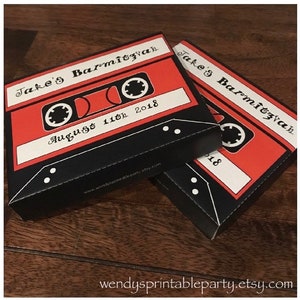 Gepersonaliseerde cassettebandje / MixTape Treat Box, ons lied, liefdesliedjes, jaren '80 Candy Favor Box, retro, disco bruiloft idee (afdrukbaar door jou /DIY)
