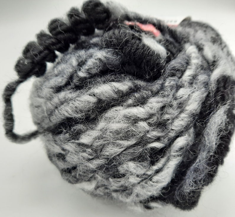 Super Bulky Yarn / Textured Yarn / Black Gray Wool Acrylic Etsy
