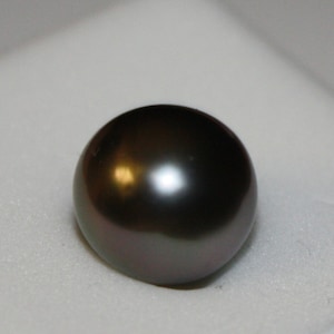 PERLE DE TAHITI NATURELLE 10 mm, couleur anthracite 10 mm, percée percée