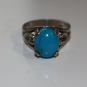 VINTAGE TURQUOISE Ring set in 925 Sterling Silver, South Western Ring,  Size 8