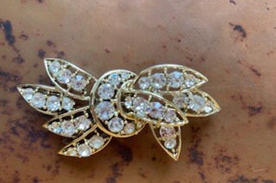 VINTAGE WEISS Designer Bow Brooch - image 1