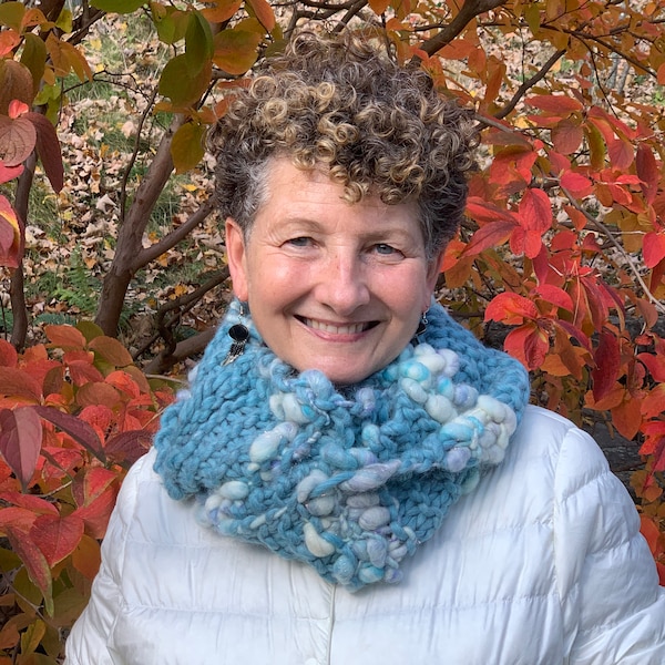 Chunky Hand Knit Sky Blue and White Cowl, Light Blue White and Aqua Knit Infinity Scarf, Beautiful and Warm Bulky Circle Scarf