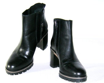 Vince Camuto Dustelie Ankle Boots, Booties, Black Leather, Rubber lug sole, Women's Size 9 1/2 M Excellent Condition