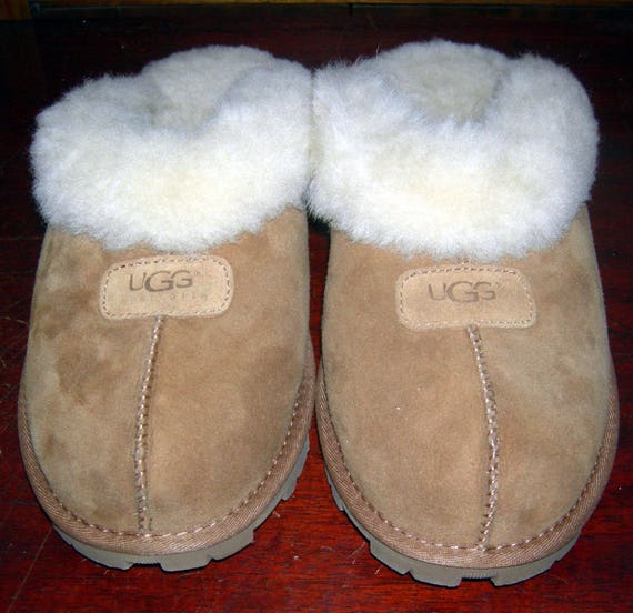 Vintage UGG Slippers/ UGG AUSTRALIA/ Sheepskin/ Fu