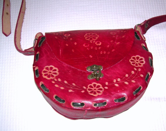 Vintage 1970s Hand tooled Bag, Red leather Purse,… - image 5