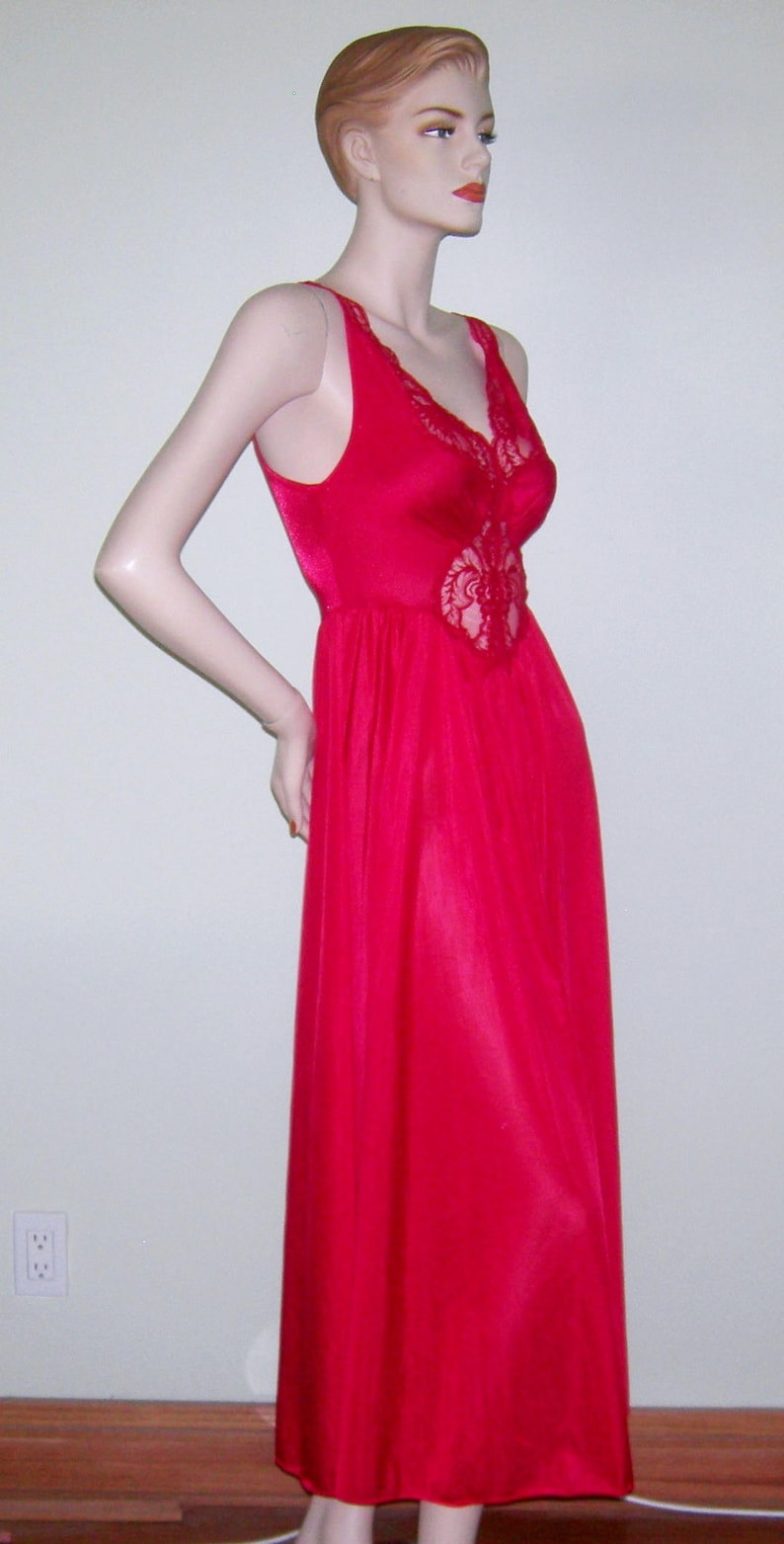 Vintage OLGA RED Classic Romantic Bodysilk Nightgown Negligee Gown 120 ...