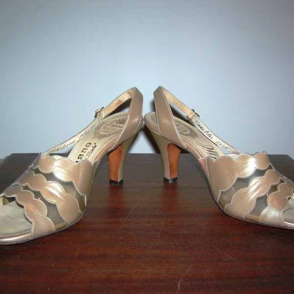 Vintage 50s 60s AMANO Luctie Gold  Champagne Bombshell  Peep Toe Mad Men Leather Vinyl Sling Back Pumps Heels Shoes Size 7 1/2 AAA