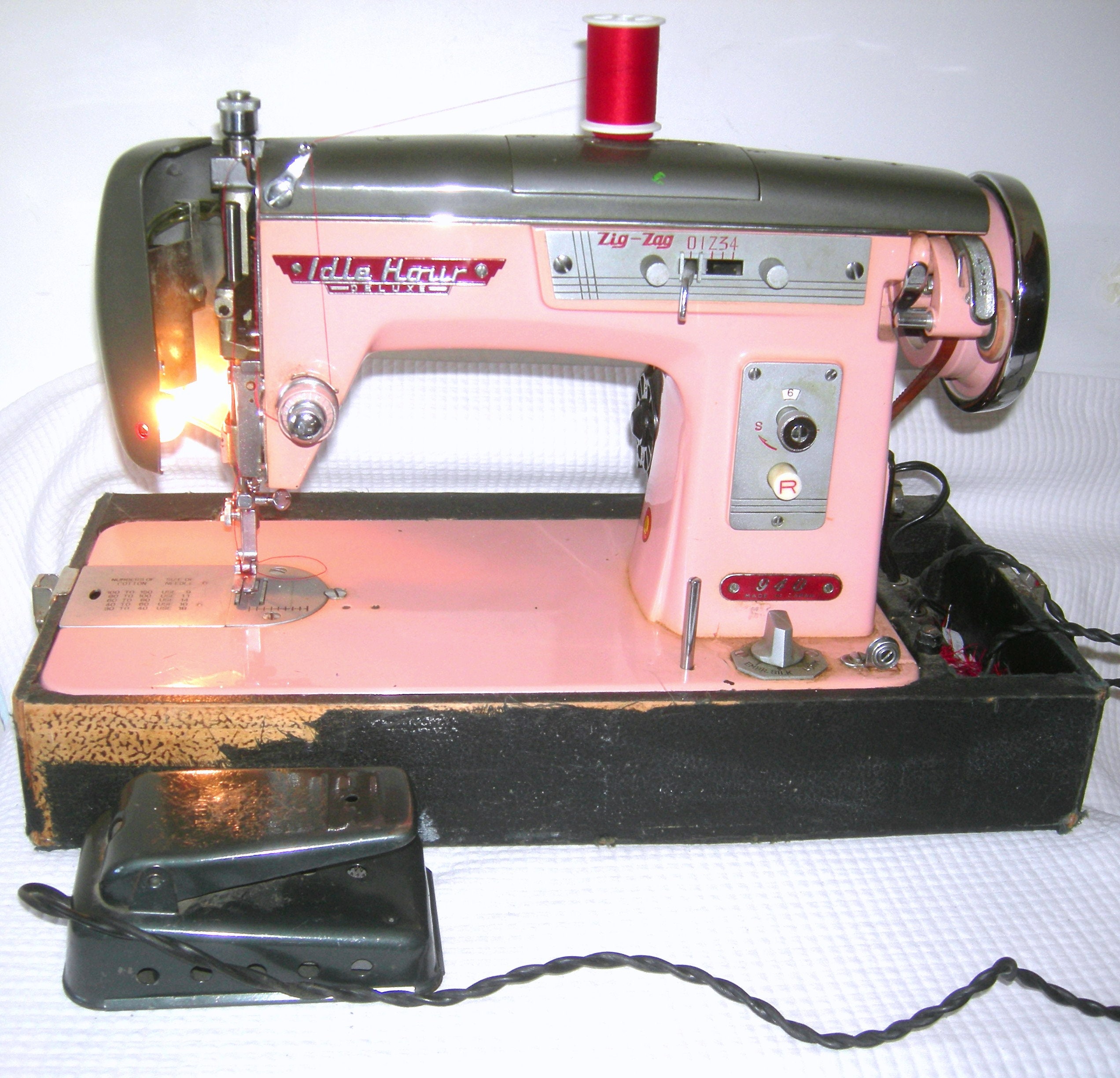 Vintage 1950s Mid Century Pink Sewing Machine/ IDLE HOUR/ Sewing Machine/  Japanese/ Precision/ Deluxe/ Heavy Duty/ Zig Zag/ Made in JAPAN 