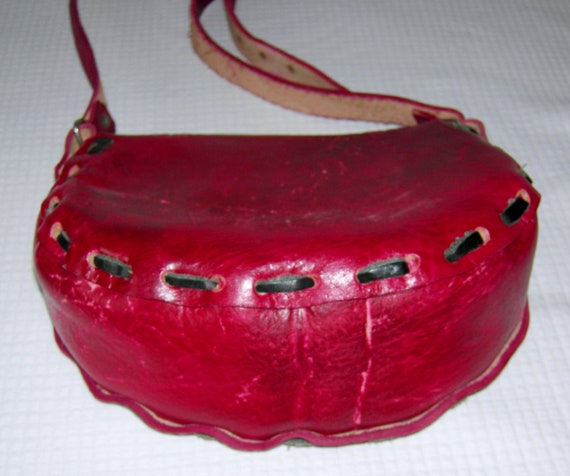 Vintage 1970s Hand tooled Bag, Red leather Purse,… - image 10