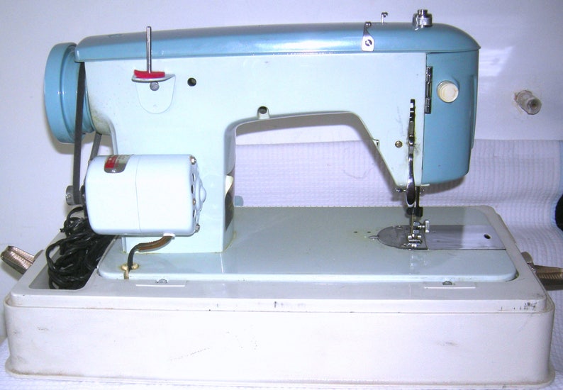Brother 651 Vintage Japanese Sewing Machine/ Brother Z 651/ Turquoise