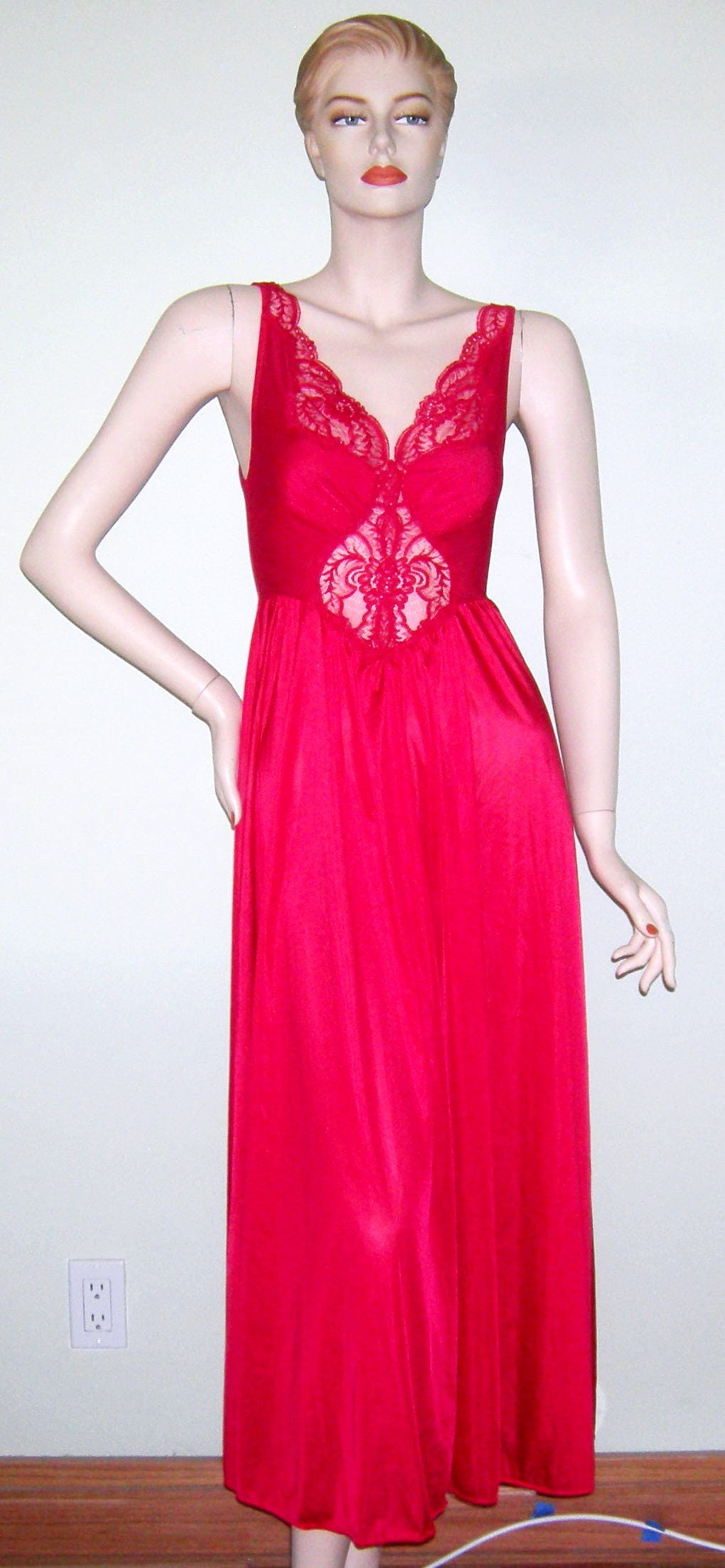 Vintage OLGA RED Classic Romantic Bodysilk Nightgown Negligee Gown 120 Huge  Full-sweep Olga Lingerie Size M Style 92150 Made in USA Mint 