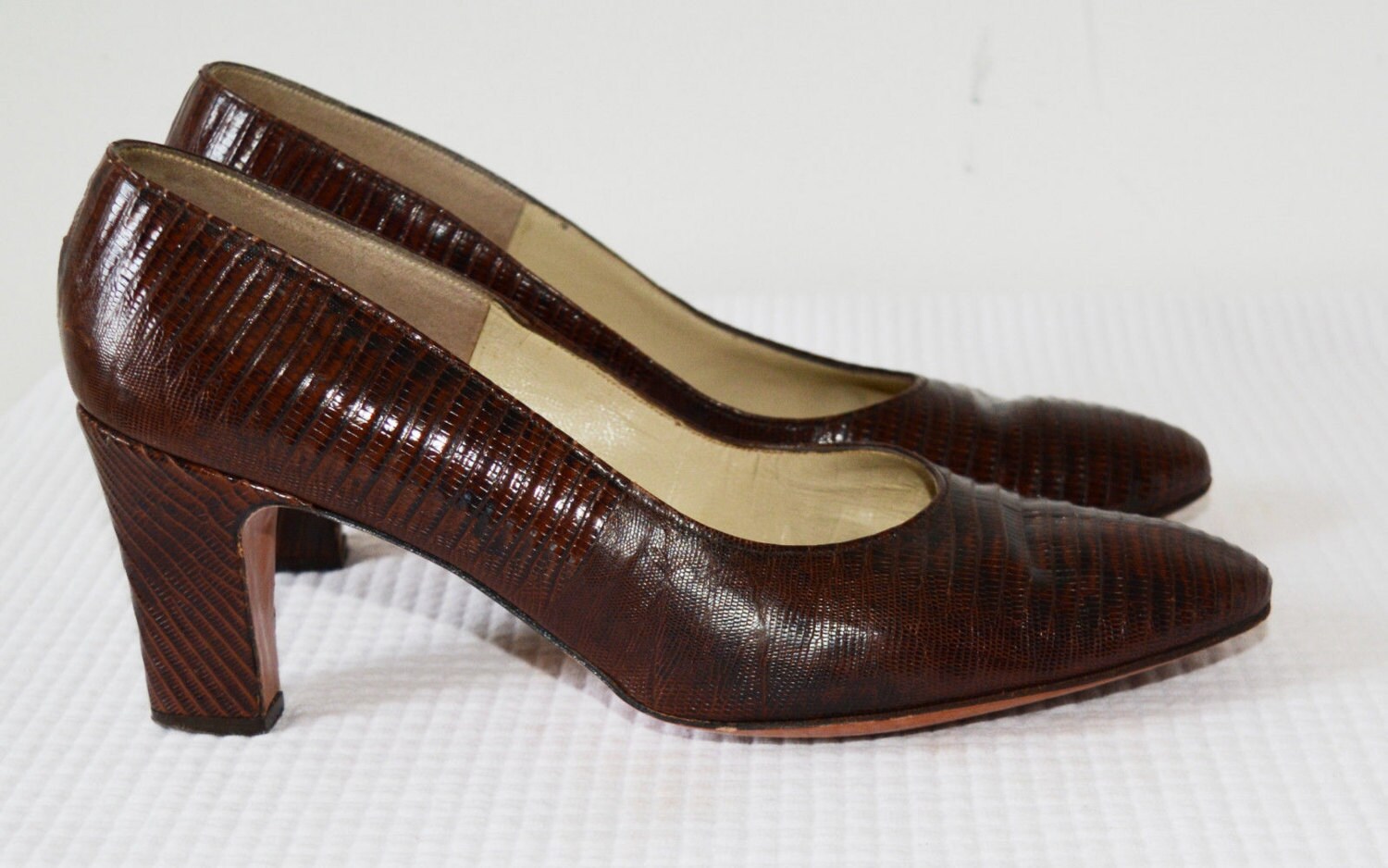 1950's Red Lizard Skin 6M Slingback Pumps and Structured Handle Top Pu –  Standpipe Antiques