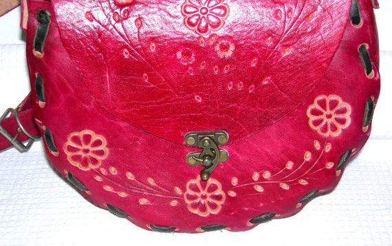 Vintage 1970s Hand tooled Bag, Red leather Purse,… - image 9