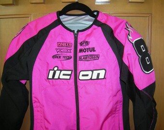 icon team merc jacket レッド ICON Women's Team Merc Jacket Review at RevZilla.com - YouTube