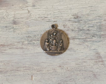 Vintage italian catholic medal 067m
