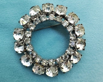 AbsolutelyOutstandingBrooch RhinestoneWreathBrooch CircleRhinestonePin