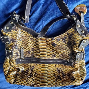 BarrAndBarrLeatherHandbag FauxCrocPatternHandbag LeatherHandbagBarrAndBarr BarrAndBarrSnakeskinBag FauxSnakeskinHandbag BarrandBarrHoboBag