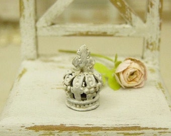 French dollhouse in 1:12th scale, Small Decorative Crown in Metal, Miniature Shabby Chic, Distressed White, Collectible accessory