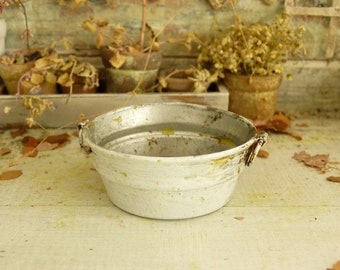 Miniature Round Tin Basin, Rusty Metal, Shabby Chic White, Doll House, Scale 1/12