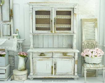 Vaisselier Parisien Miniature en Bois, Chippy Shabby Blanc, Dentelle Ancienne, Mobilier de Maison de Poupée, Échelle 1/12