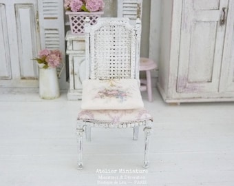 Silla Gustaviana estilo Luis XVI en miniatura, colección a escala 1/12, imitación de caña, blanco estilo shabby chic, muebles para casa de muñecas.
