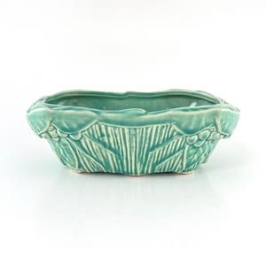 1940&#39;s McCoy &quot;Aqua&quot; Leaves and Berries Planting Dish #605