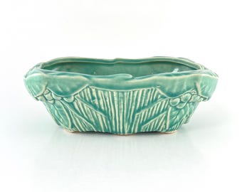 1940&#39;s McCoy &quot;Aqua&quot; Leaves and Berries Planting Dish #605