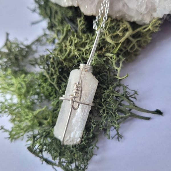 Calming Stilbite necklace - Overcome loss