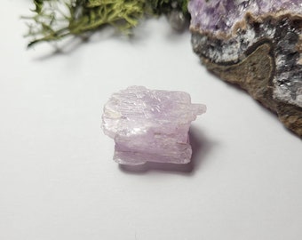 Raw Kunzite from Afghanistan - Rare crystals
