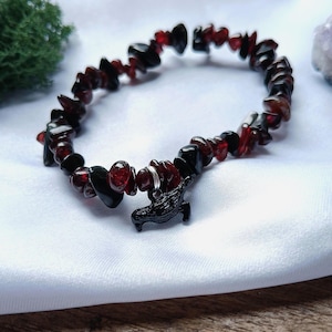 Crow Raven Morrigan Obsidian Garnet crystal chip bracelet - Grounding - Protection
