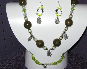 GREEN & WHITE Handmade Jewelry Set   Metal FROG Charms: Includes Necklace, Bracelet and Earrings.