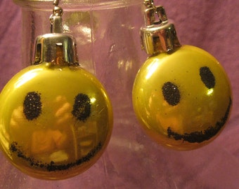 SMILEY FACE EARRINGS-Yellow