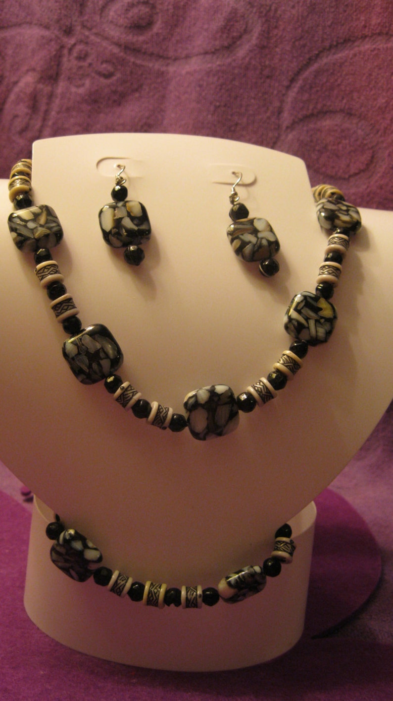 BLACK WHITE BROWN Gray Resin Bead Jewelry Set