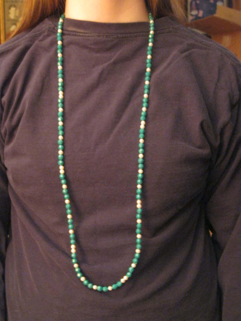 CHRISTMAS GREEN and WHITE Long Necklace Jewelry Set