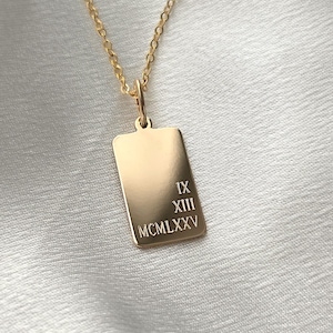 Colar de etiqueta retangular personalizado • Ouro 14k preenchido • Prata esterlina • Pingente retangular delicado • Datas em algarismos romanos • Pingente HARPER nº 4