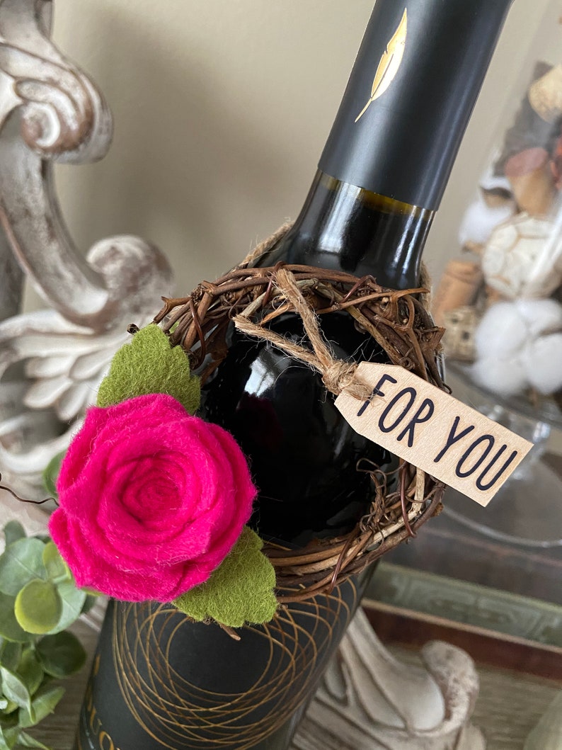 Great for Valentine/'s Day! Single Rose Gift Tag for Wine Bottles
