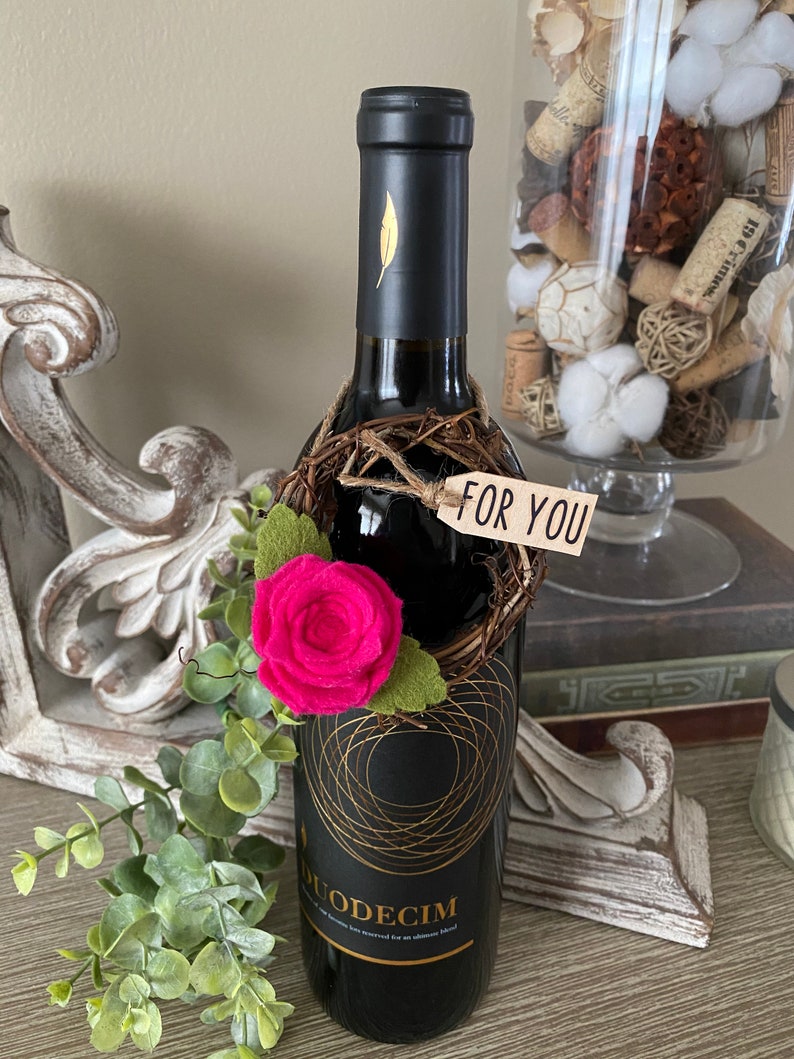 Great for Valentine/'s Day! Single Rose Gift Tag for Wine Bottles