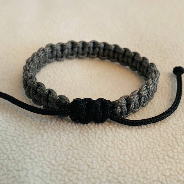 Adjustable Paracord Bracelet