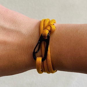 Adjustable Paracord Wrap Bracelet: Boho Style with Black Hook