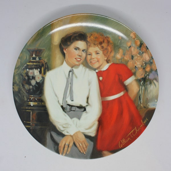 Annie and Grace collectible plate/ Annie Collector's Series third issue/ Edwin M. Knowles fine China