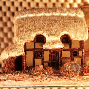 The Farriers collectible building/Lilliput Lane Collectibles/ miniature masterpieces/ English thatched cottage